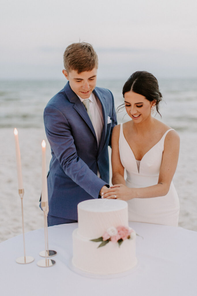 bride and groom cutting cake