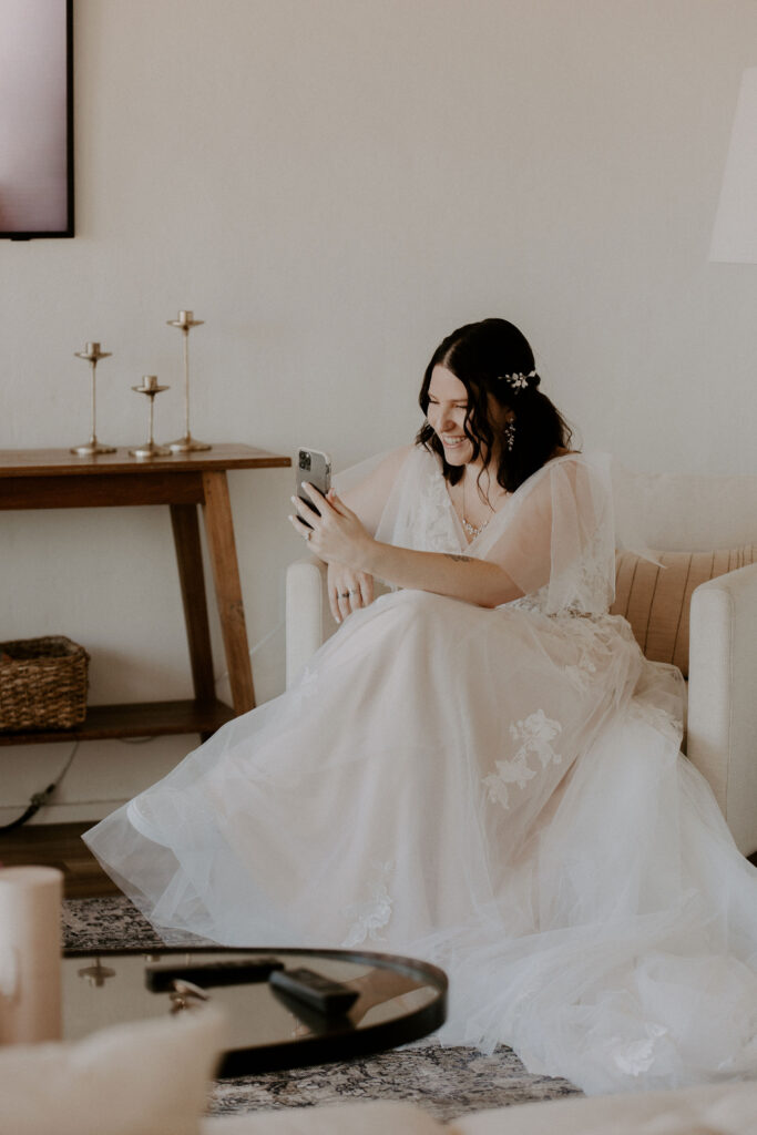 Bride facetiming with a friend